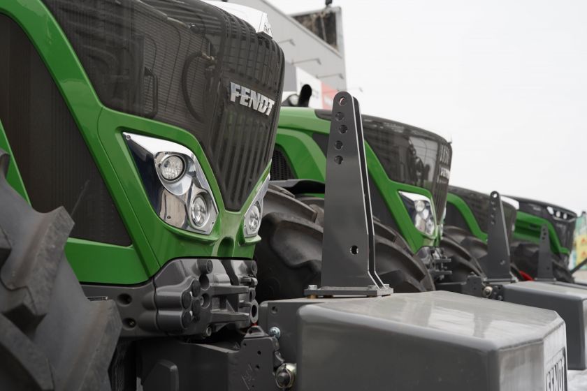 Оновлена лінійка легендарних тракторів від корпорації AGCO Mizez
