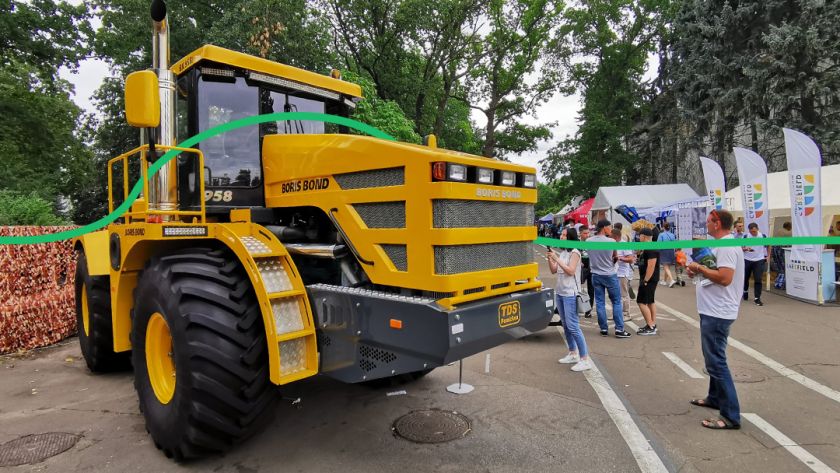 Boris Bond 958i: самый мощный трактор презентовали в Украине